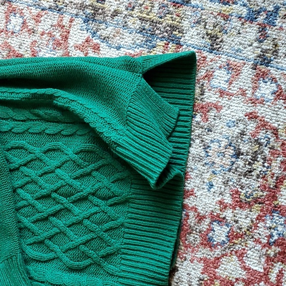 Old Navy Cable Knit Green Sweater Size Medium - Picture 4 of 4